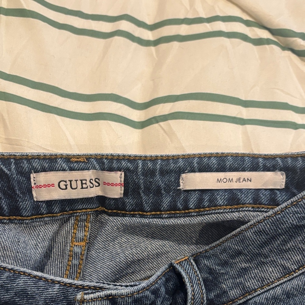 GUESS mom jeans - Picture 2 of 4